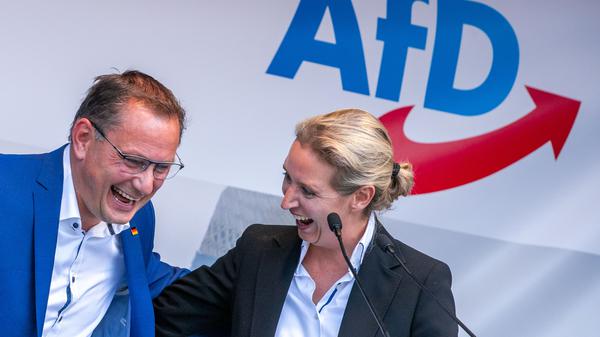 AfD-Spitze: Alice Weidel und Tino Chrupalla auf einem Archivbild vom Wahlkampf 2021.