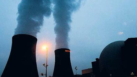 Heiße Luft: Die Energiekonzerne mussten 2014 schwere Einbußen verkraften. 