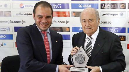 Wem vergeht das Lachen? Ali Bin al Hussein (l.) und Joseph Blatter.