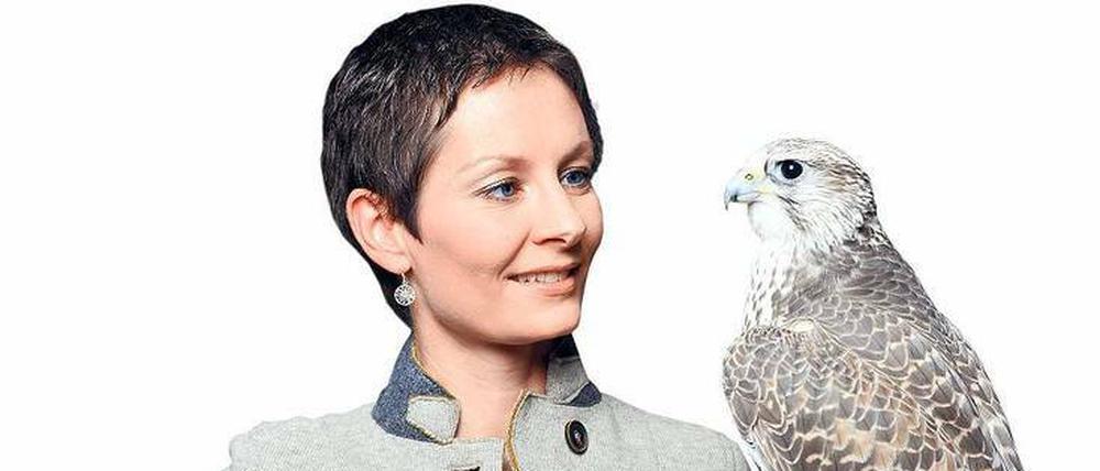 Auf Augenhöhe. Auch Seminare mit Greifvögeln gibt es