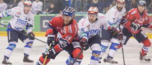 Florian Busch (Nummer 26) erzielte den Treffer zum zwischenzeitlichen 2:0 für die Eisbären. 