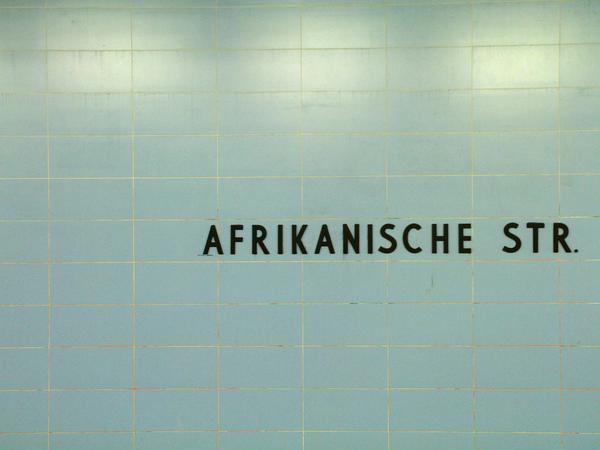 Grimmeks Standard. Fliesen und Blocklettern – die Afrikanische Straße (Baujahr 1956) ist schlichter Prototyp für 14 U-Bahnhöfe.