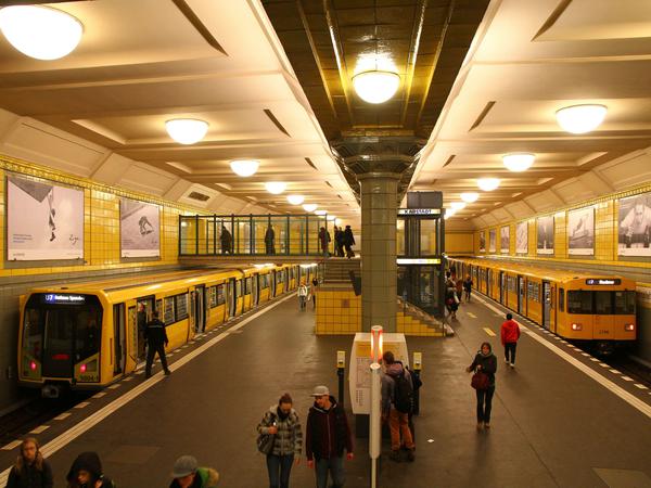 Hier begann die Zukunft. Zur Eröffnung 1927 hatte der von Alfred Grenander und Alfred Fehse gebaute Bahnhof Hermannplatz als erster in Berlin Rolltreppen.
