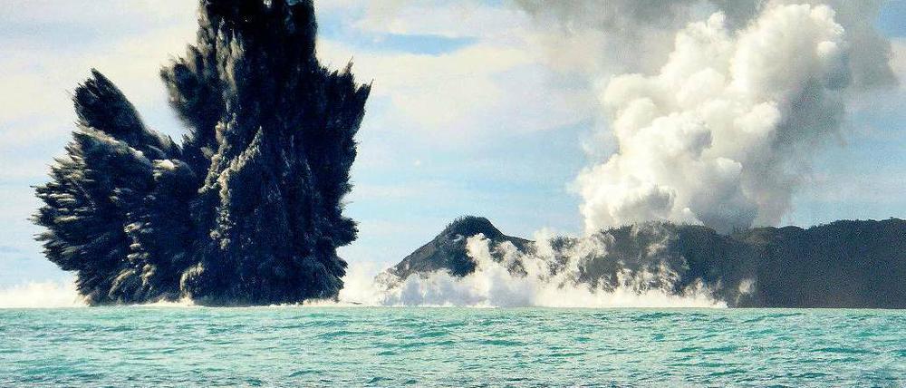 Vor drei Milliarden Jahren brachten Unterwasservulkane viel Eisen zu den Blaualgen, wodurch sie weniger Sauerstoff produzierten. Diese Aufnahme stammt von einer Eruption im Atlantik vor der Kanareninsel El Hierro.