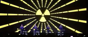 Kraftwerk bei ihrem zweiten Konzert in der Neuen Nationalgalerie.