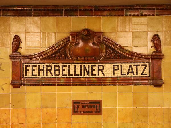 ... glänzt der 1913 von Wilhelm Leitgebel gestaltete U3-Bahnsteig mit prächtig restaurierten Jugendstil-Ornamenten.