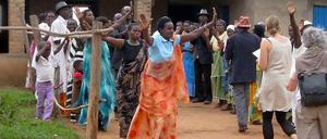 Where the development investments will go is decided in 2015. The foto shows a cooperative in Rwanda, which is backed up by the German development organization GIZ.