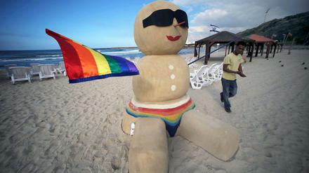Bunt im Winter. Diese Sandfigur wirbt für die Gay Pride in Tel Aviv.