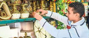 Versorger. Mohannad liefert seinen Verdienst bei der Mutter ab. Die hofft, ihn eines Tages doch auf eine Schule schicken zu können, wenn der Krieg in Syrien vorüber ist.