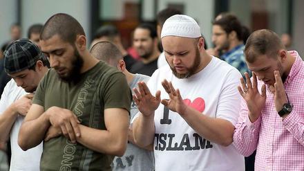 Salafisten demonstrieren im September 2013 in Frankfurt am Main. Seitdem hat die Bewegung zahlreiche neue Anhänger gewonnen.