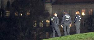 Dunkelziffer. Mittlerweile gibt es im Görlitzer Park so viele Dealer, dass manche in die Straßen ringsum ausweichen. In unserem text erzählt ein erfahrener Drogenfahnder, wie es vor Ort zugeht.
