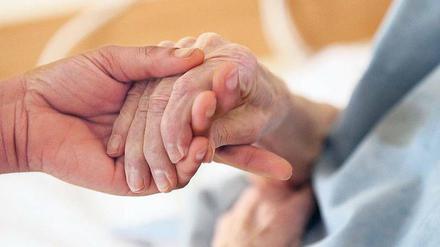 Die Pflege soll besser werden. Deshalb hat der Gesetzgeber wieder einmal eine Pflegereform verabschiedet. Sie hat zum Jahreswechsel zahlreiche Änderungen gebracht. Wichtig: Verschiedene Leistungen können jetzt auch flexibler miteinander kombiniert werden.