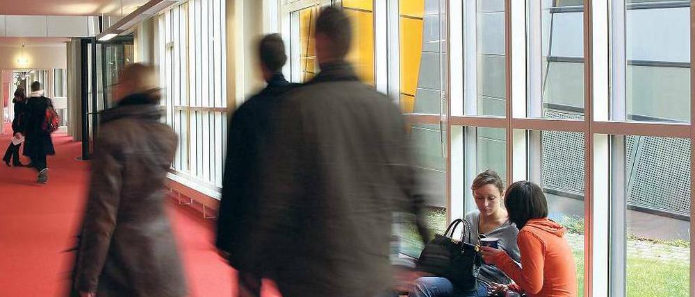 Auf der Suche. Die meisten Plätze blieben an der FU unbesetzt. 