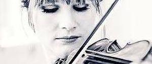 Die Geigerin Lisa Batiashvili spielt Tschaikowsky.