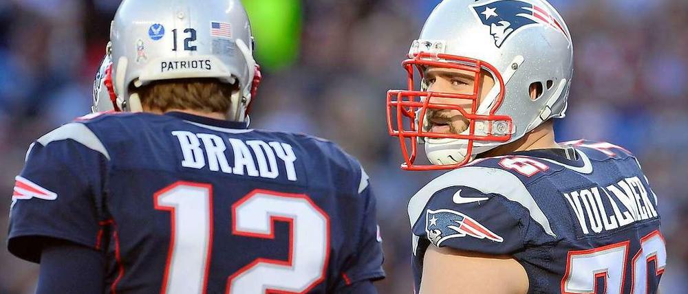 Sebastian Vollmer mit seinem Quarterback Tom Brady.
