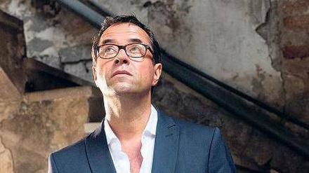 Fröhliche Dienstreise. Anwalt Joachim Vernau (Jan Josef Liefers)