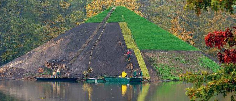 Eine Pyramide für Fürst Pückler. Das Grabmal im Park von Schloss Branitz wird restauriert.