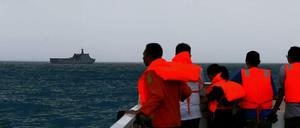 Dunkle Wolken am Horizont. Bergungsmannschaften sind weiter auf der Suche nach Opfern und Wrackteilen von Flug AirAsia QZ8501.