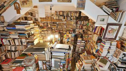 Das Stillleben einer Second-Hand-Buchhandlung 