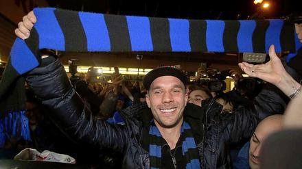 "Vom ersten Moment an, als ich am Flughafen angekommen bin und 400, 500 Fans da waren, habe ich mich gut gefühlt." Das sah man Lukas Podolski auch an.