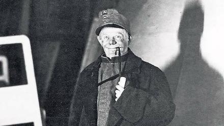 Brav, tapfer und gut. Max Pallenberg 1928 als Soldat Švejk in einer Aufführung der Berliner Piscator-Bühne