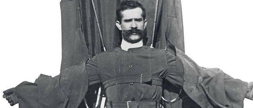 Franz Reichelt sprang in diesem Kostüm vom Eiffelturm.