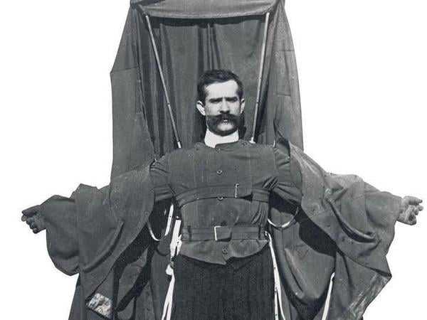 Franz Reichelt sprang in diesem Kostüm vom Eiffelturm.