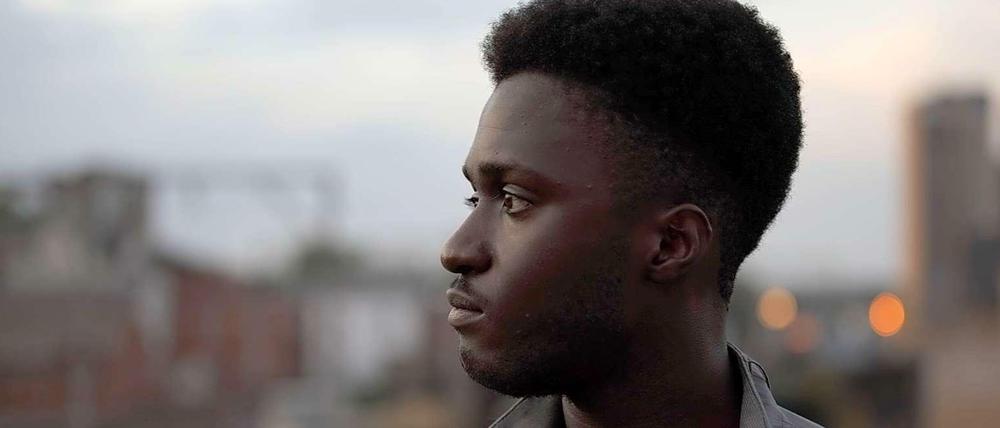 Der 24-jährige Londoner Kwabs hat eine Ausnahmestimme und mit „Walk“ bereits einen kleinen Hit. 