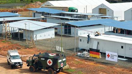 In Liberias Hauptstadt arbeiten derzeit 45 deutsche Freiwillige von Bundeswehr und Deutschem Roten Kreuz in einem Ebola-Behandlungszentrum.