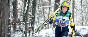 Noriaki Kasai ist inzwischen 42, denkt aber noch lange nicht ans Aufhören. Einen großen Traum will sich der Japaner noch erfüllen: eine olympische Goldmedaille. Bisher hat er nur Silber und Bronze gewonnen.