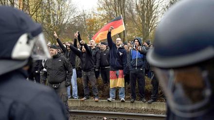 An den Demonstrationen gegen Asylbewerberheime in Marzahn waren immer wieder Rechsextremisten maßgeblich beteiligt.