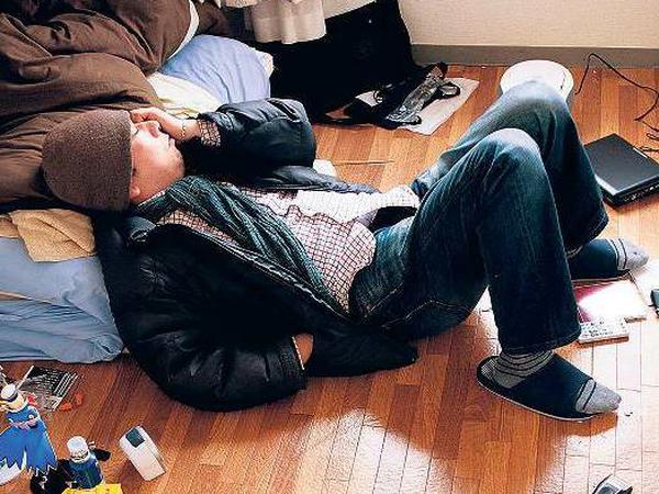 Draußen ist feindlich. Hikikomori wird das Phänomen in Japan genannt. Hunderttausende sind betroffen.