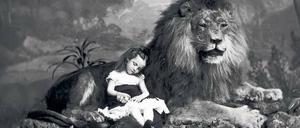 Unvermeidbar. Der Mensch kann nicht länger als ein paar Tage ohne Schlaf auskommen. Dann überkommt er ihn in jeder Situation.