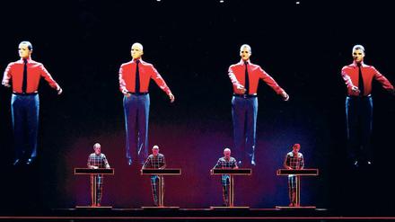 Kraftwerk im Oktober 2013 bei einem Auftritt in Eindhoven.