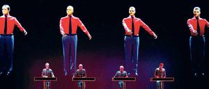 Kraftwerk im Oktober 2013 bei einem Auftritt in Eindhoven.
