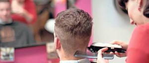 Nur Schneiden wird immer seltener. Dafür sind Dienstleistungen rund um Kosmetik in den Salons immer öfter gefragt.