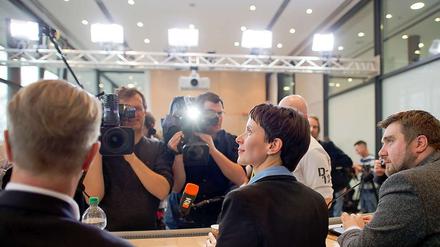 Frauke Petry, AfD-Landtagsvorsitzende in Sachsen, traf sich am Donnerstag mit den Organisatoren der Pegida-Protestmärsche zum Gespräch.