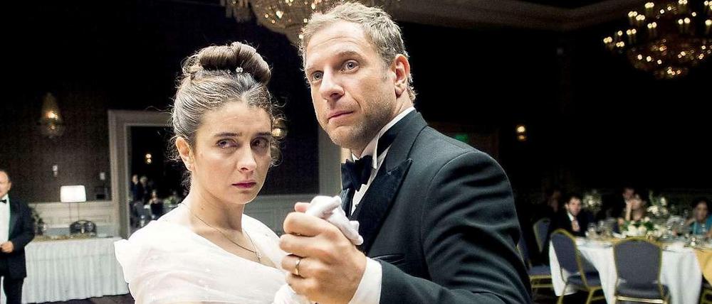 Das derangierte Paar, gespielt von Erica Rivas und Diego Gentile.