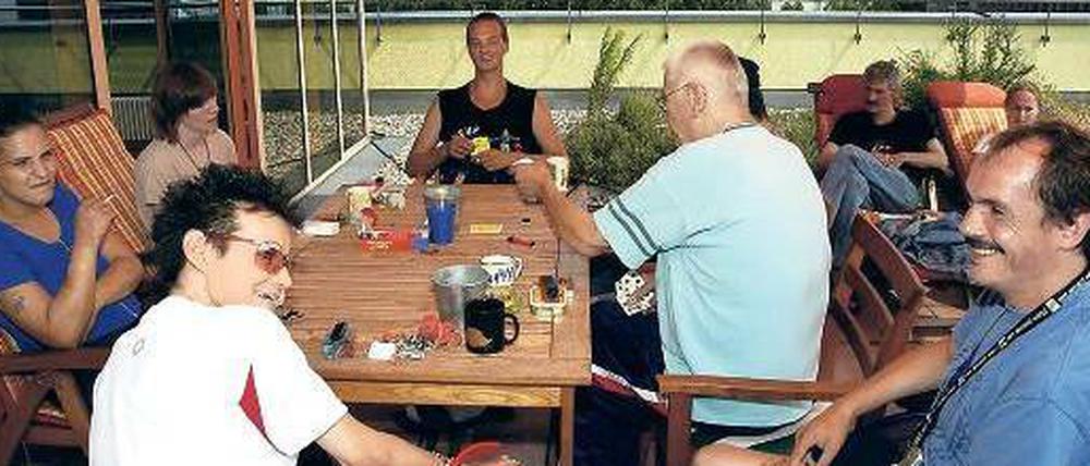 In den Gemeinschaftswohnungen des Trägers Zuhause im Kiez (ZIK) in der Reichenberger Straße in Berlin-Kreuzberg werden Menschen mit HIV psychologisch betreut und bei Bedarf gepflegt.