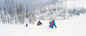 Abfahrt mit Päckchen. Der Sicherheitsrucksack ist Pflicht in Terrain, das nur per Hubschrauber erreichbar ist.