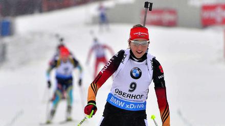 Franziska Preuß wurde nach ihren Erfolgen bei den olympischen Jugendspielen vor drei Jahren schon als die neue Magdalena Neuner gehandelt. Inzwischen deutet sich immer mehr an, dass sie ihr großes Potenzial auch abruft. 