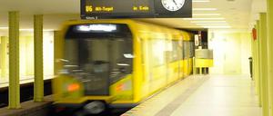 Ein Zug der U-Bahn-Linie 6 in Berlin.