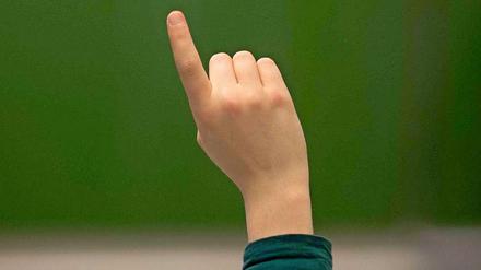 Auch gute Schüler und Schülerinnen bekommen laut einer Forsa-Umfrage Nachhilfe von den Eltern auferlegt.