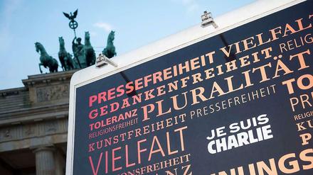 Auch Gauck und Merkel kommen zur Mahnwache am Brandenburger Tor. 