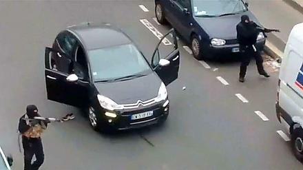 Die Terroristen nach dem Anschlag auf das Satire-Magazin "Charlie Hebdo".