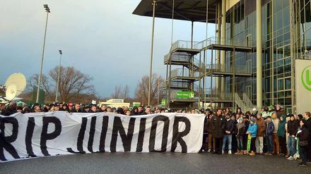 Wolfsburger Trauermarsch in Gedenken an Junior Malanda.