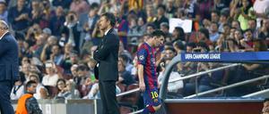 Lionel Messi (r.) und sein Trainer Luis Enrique haben sich nicht viel zu sagen.