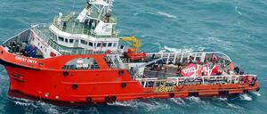 Die Einsatzkräfte in der Javasee haben inzwischen beide Flugschreiber der abgestürzten Air-Asia-Maschine geborgen.