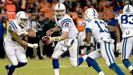 Auf dem Weg in die nächste Runde. Quarterback Andrew Luck (Bildmitte) und die Indianapolis Colts ließen sich von Denver nicht stoppen.