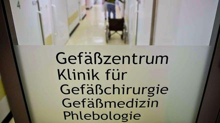 Die Staatsanwaltschaft Bamberg ermittelt gegen den Chefarzt der Klinik für Gefäßchirurgie, weil er seine Patientinnen betäubt und dann missbraucht haben soll. 